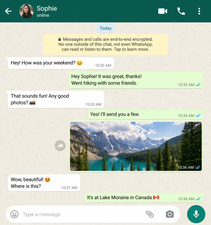 Spanish WhatsApp chat screenshot with conversational messages